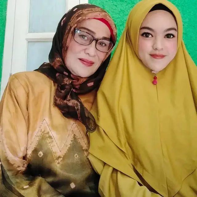 6 Potret Terbaru Febriana Sapta ‘Antagonis Cilik’ Bareng Ibunda, Penuh Kehangatan