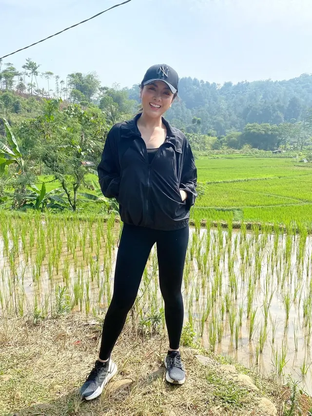 6 Potret Terbaru Dhena Devanka, Disebut Makin Kurus Oleh Netizen