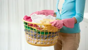 7 Pakaian yang Sebaiknya Selalu Dicuci dengan Air Dingin agar Kualitas Kain Tetap Terjaga