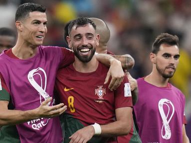 Piala Dunia 2022 baru saja menyelesaikan seluruh 32 laga hingga berakhirnya matchday kedua pada fase grup. Dari seluruh laga, tercatat telah terjadi 10 kali hukuman penalti, di mana 8 di antaranya sukses menjadi gol. Berikut 8 pemain yang sukses mencetak gol dari titik penalti hingga berakhirnya matchday kedua pada fase grup Piala Dunia 2022. (AP/Aijaz Rahi)