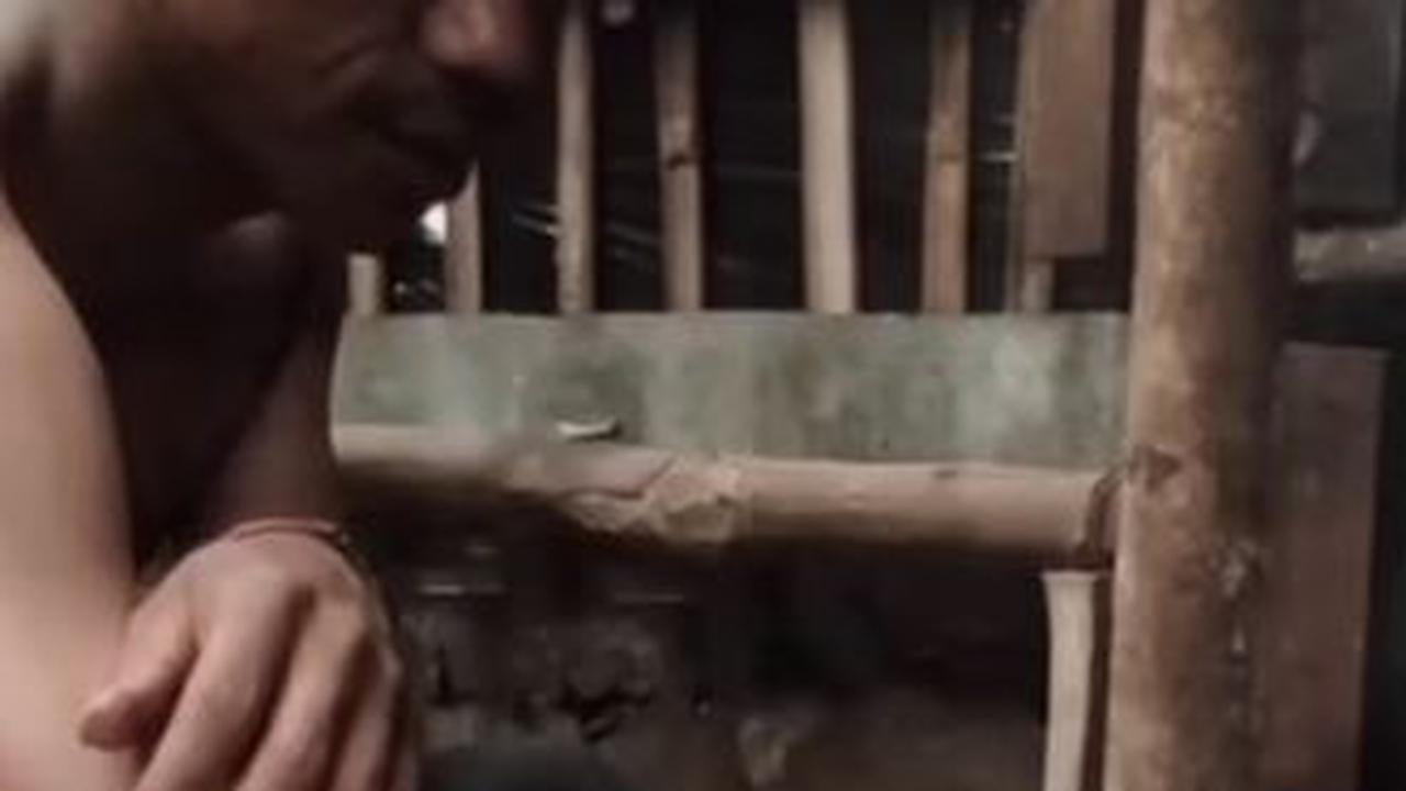 "Aslinya Myanmar keturunan Rohingya," dia menambahkan.