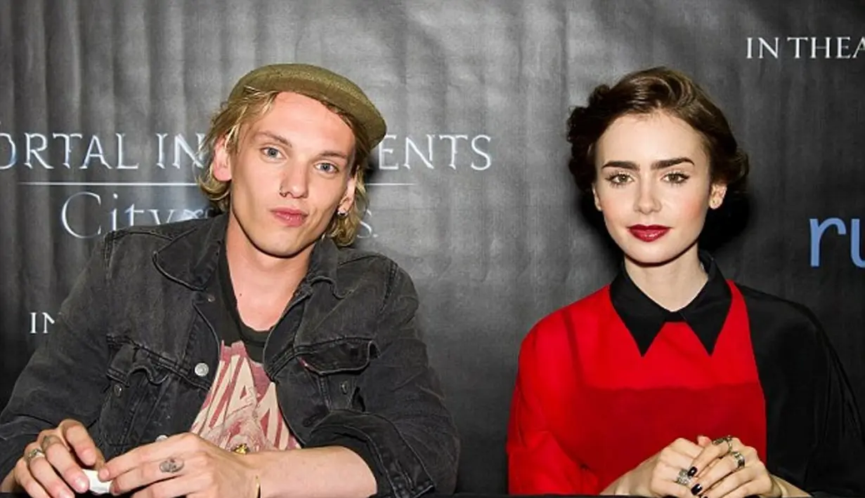 Kamu sendiri lebih suka mereka balikan atau nggak? (Ouzounova/Splash News)