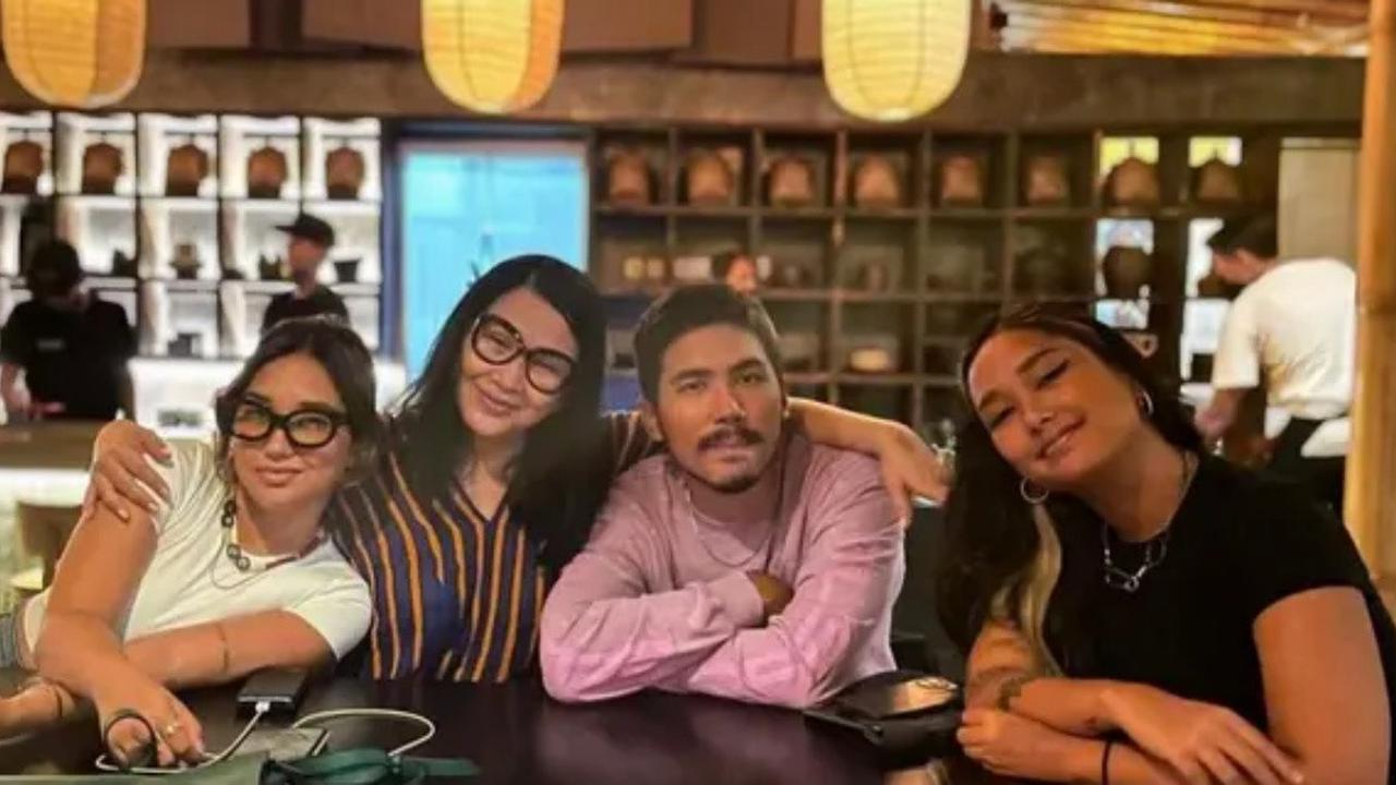 Potret Titi DJ dan Anak-anaknya