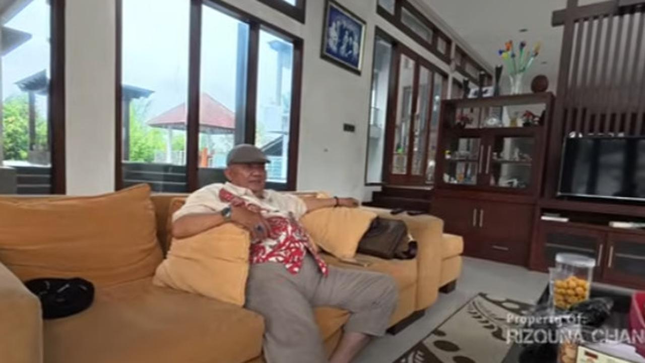 Tinggal Duduk Manis di Kampung dan Nikmati Masa Tua, Pria Paruh Baya Ini Miliki Bisnis WC Umum Jadi Miliarder