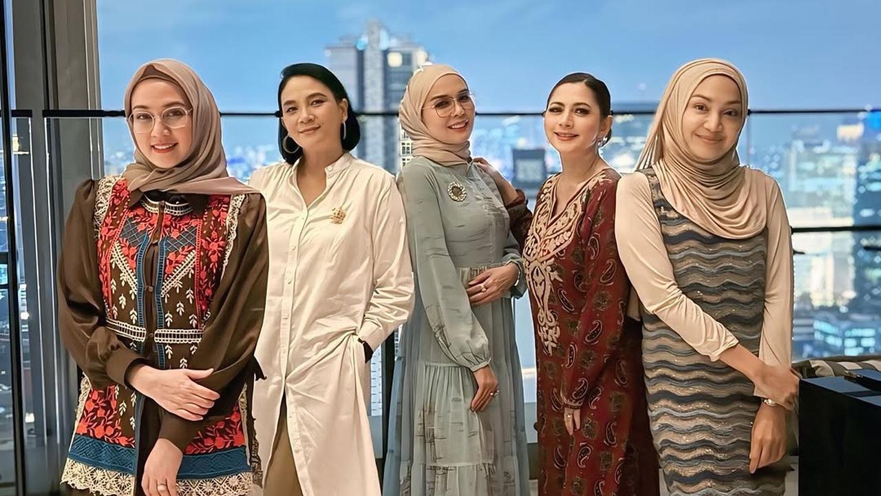 4 Potret Cut Keke Buka Puasa dengan Bestie, Ada Dina Lorenza Hingga Dian Nitami