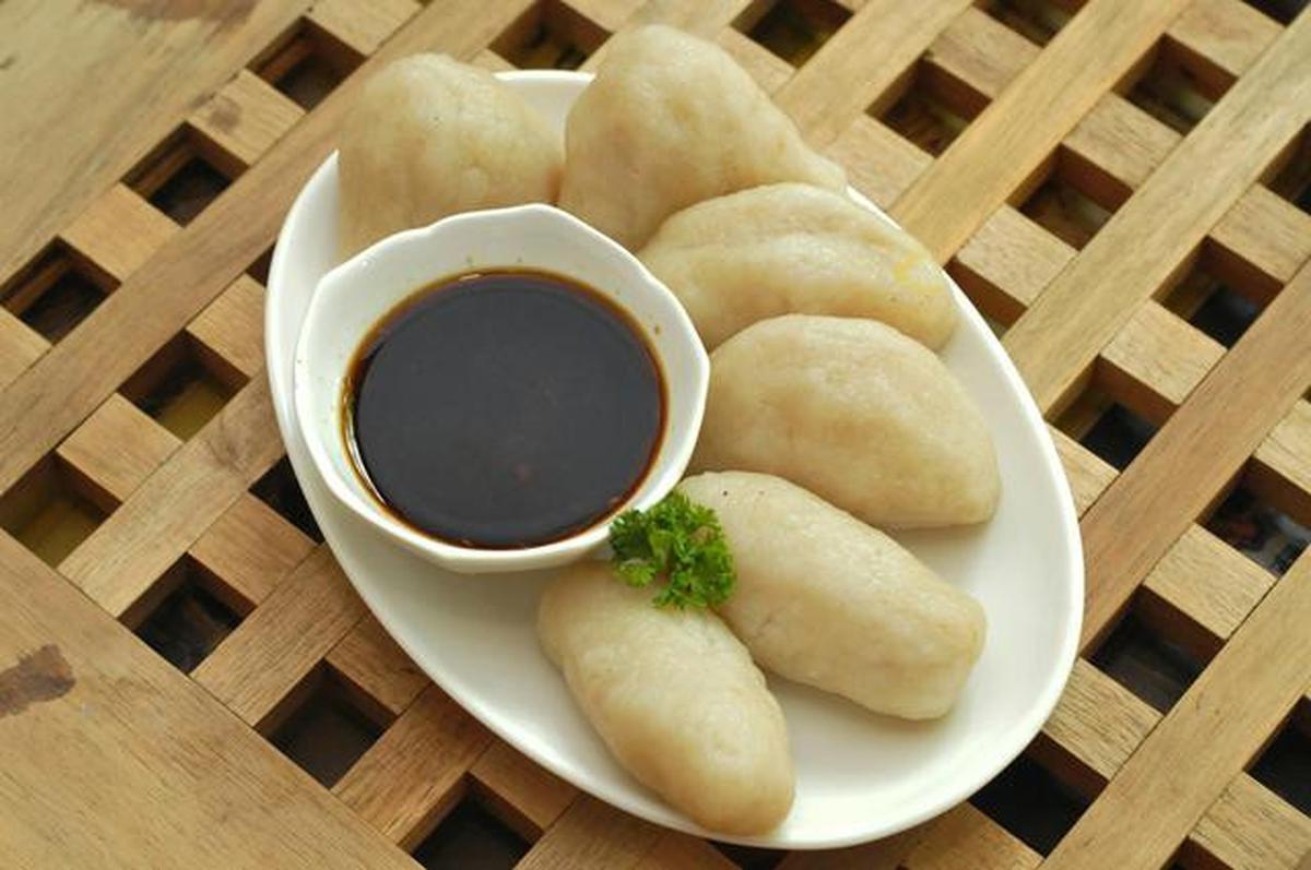 Pempek merupakan kuliner khas Palembang.
