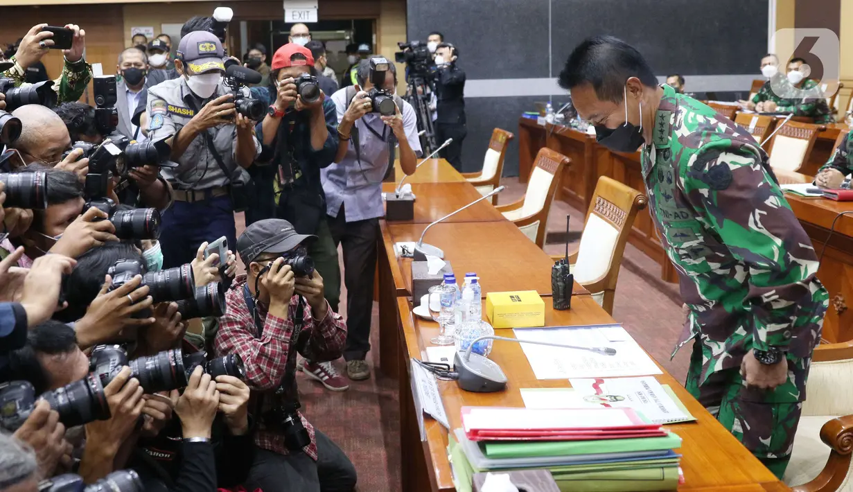 KSAD Jenderal TNI Andika Perkasa bersiap untuk menjalani uji kelayakan dan kepatutan calon Panglima TNI di gedung DPR, Jakarta, Sabtu (6/11/2021). Andika Perkasa diajukan Presiden Joko Widodo sebagai Panglima TNI menggantikan Marsekal Hadi Tjahjanto yang pensiun bulan ini (Liputan6 com/Angga Yuniar)