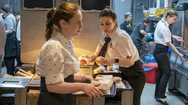 FOTO: Restoran Pengganti McDonald's Pertama Dibuka di Rusia