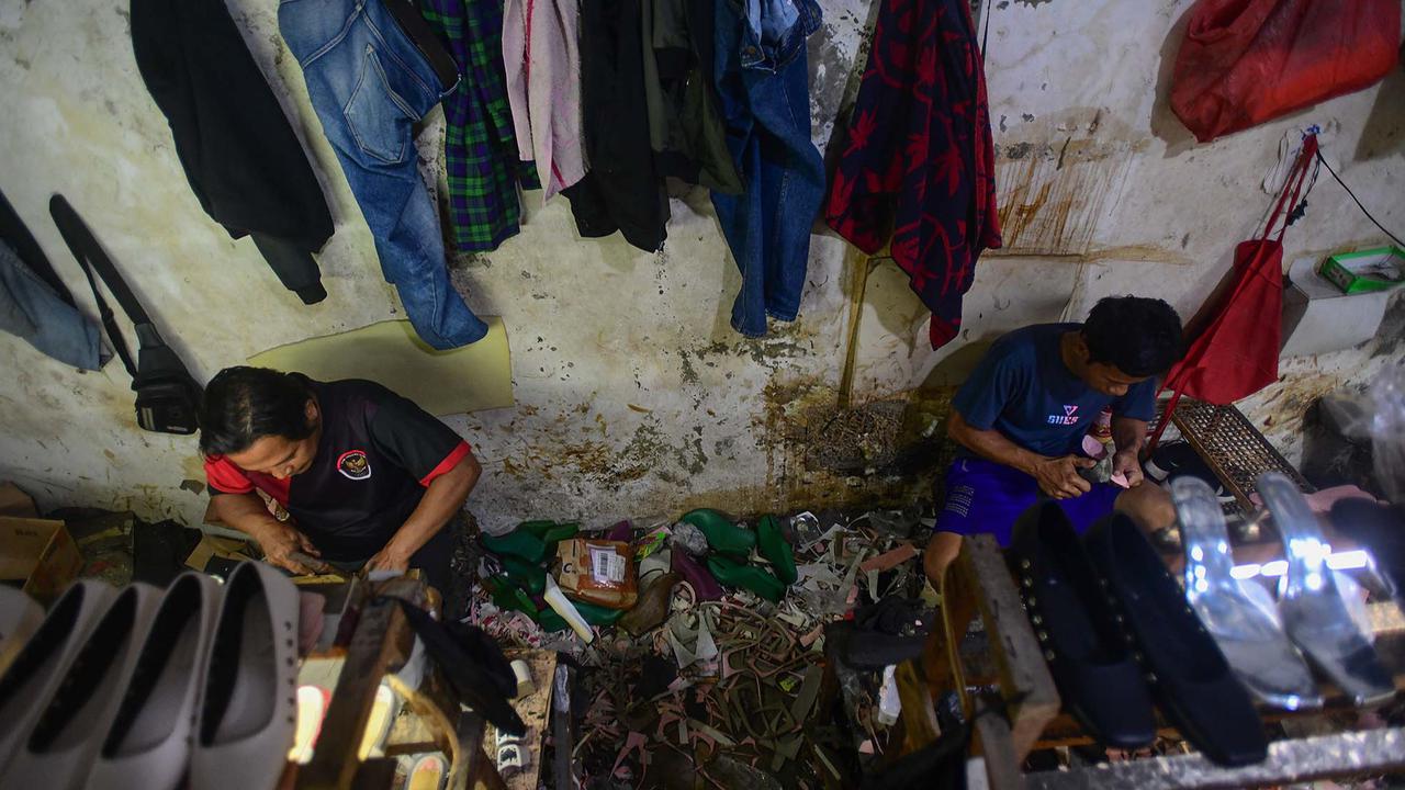FOTO: Permintaan Lesu, Industri Rumahan Sepatu Terpukul, Omzet Anjlok 70 Persen