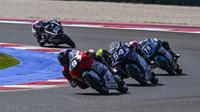 Veda Ega Pratama (nomor motor 9) saat mentas pada ajang JuniorGP 2025 seri Misano. (Astra Honda Motor)