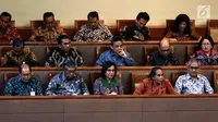 Menteri Keuangan Sri Mulyani (tengah bawah) saat menyampaikan tanggapan pemerintah atas pandangan DPR terhadap Rancangan Undang-Undang Tentang Pertanggungjawaban Atas Pelaksanaan APBN (P2APBN) Tahun Anggaran 2018 di Gedung Nusantara II, Jakarta, Selasa (16/7/2019). (Liputan6.com/JohanTallo)
