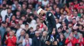 Robert Sanchez tampil jauh dari kata meyakinkan meski sempat membuat satu penyelamatan penting. Ia kebobolan tiga gol dan kerap salah dalam distribusi sebelum ditarik keluar akibat benturan. (AFP/Adrian Dennis)