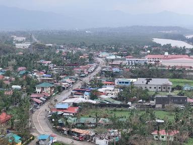 Foto udara menunjukkan rumah-rumah dengan atap yang hancur di kota Santa Ana, provinsi Cagayan, sebelah utara Manila pada Jumat 8 November 2024. (John DIMAIN/AFP)