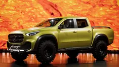 Tampilan bergaya kekar nan mewah dari Mercedes-Benz X-Concept di Galeri Artipelag, Stockholm, Swedia (25/10). Mobil ini merupakan kendaraan duble cabin pertama dari pabrikan mobil mewah. (Reuters/ Vilhelm Stokstad)