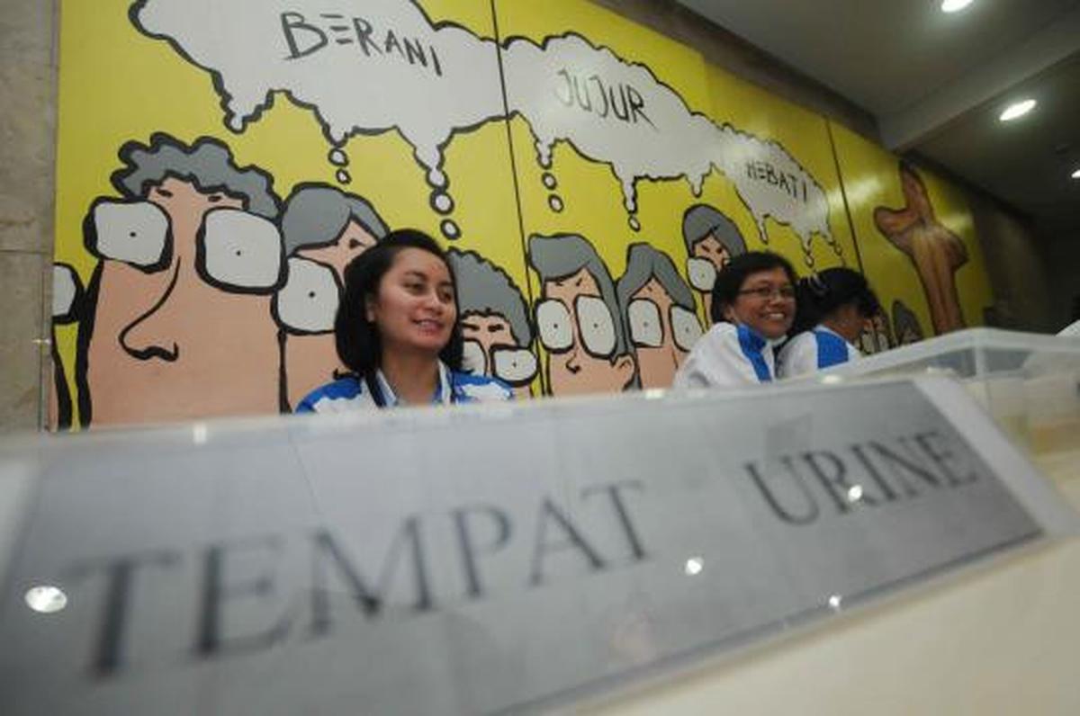 Perangi narkoba, pegawai KPK dites urine