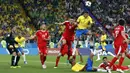 Pemain Brasil, Thiago Silva saat mencetak gol lewat sundulan ke gawang Serbia pada laga grup E Piala Dunia 2018 di Spartak Stadium, Moskow, Rusia, (27/6/2018). Brasil menang 2-0. (AP/Rebecca Blackwell)