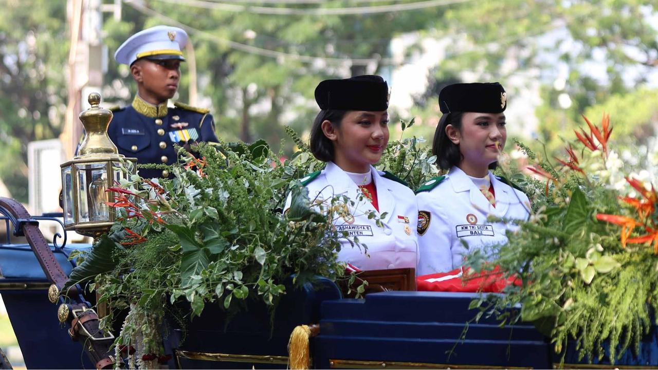 FOTO: Kirab Merah Putih Warnai HUT ke-80 RI di Jakarta