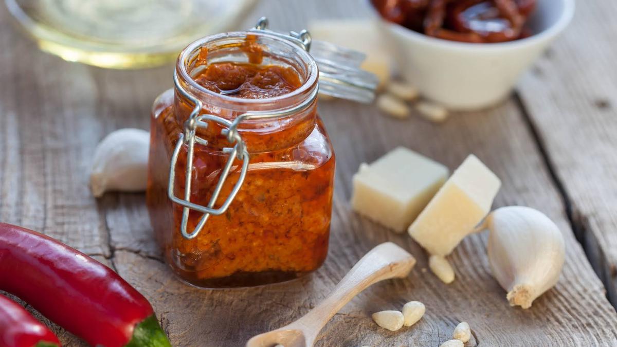 Cara Membuat Bumbu Dasar Merah untuk Segala Masakan Pedas yang Praktis