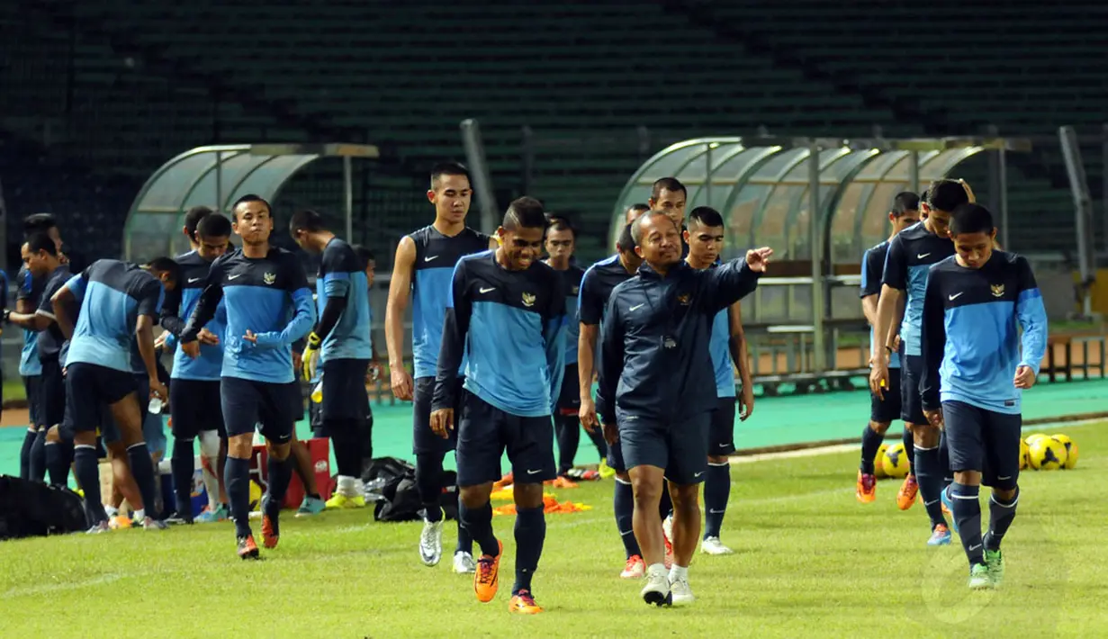 29 pemain Timnas Indonesia kembali berlatih di Stadion GBK Jakarta, (6/5/2014). (Liputan6.com/Helmi Fithriansyah)