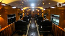 Interior kereta Djoko Kendil dalam kegiatan Kereta Bersejarah Menyapa di Stasiun Jakarta Kota, Rabu (17/8/2022). Selain untuk memperlihatkan kereta bersejarah yang beroperasi pada era kolonial Belanda di tahun 1925, kegiatan tersebut juga bertujuan untuk memperingati HUT ke-77 Kemerdekaan Republik Indonesia. (Liputan6.com/Faizal Fanani)