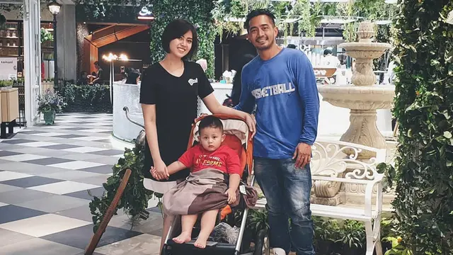 6 Pesona Arfita Dwi, Istri Yama Carlos yang Jadi Pramugari