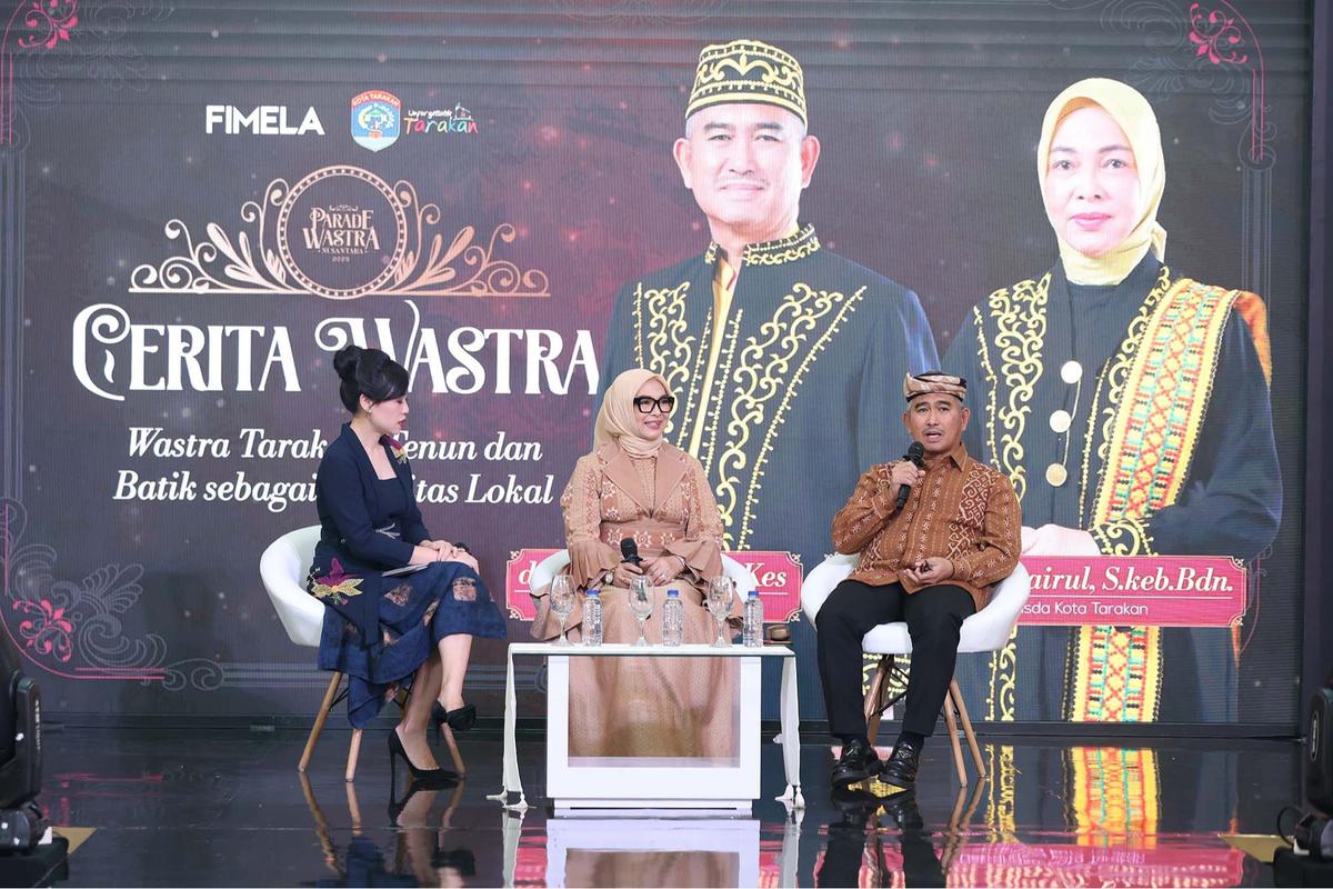 FOTO: Wali Kota Tarakan & Istri Tampil Elegan  dengan Batik Khas Tarakan di Parade Wastra Nusantara 2025
