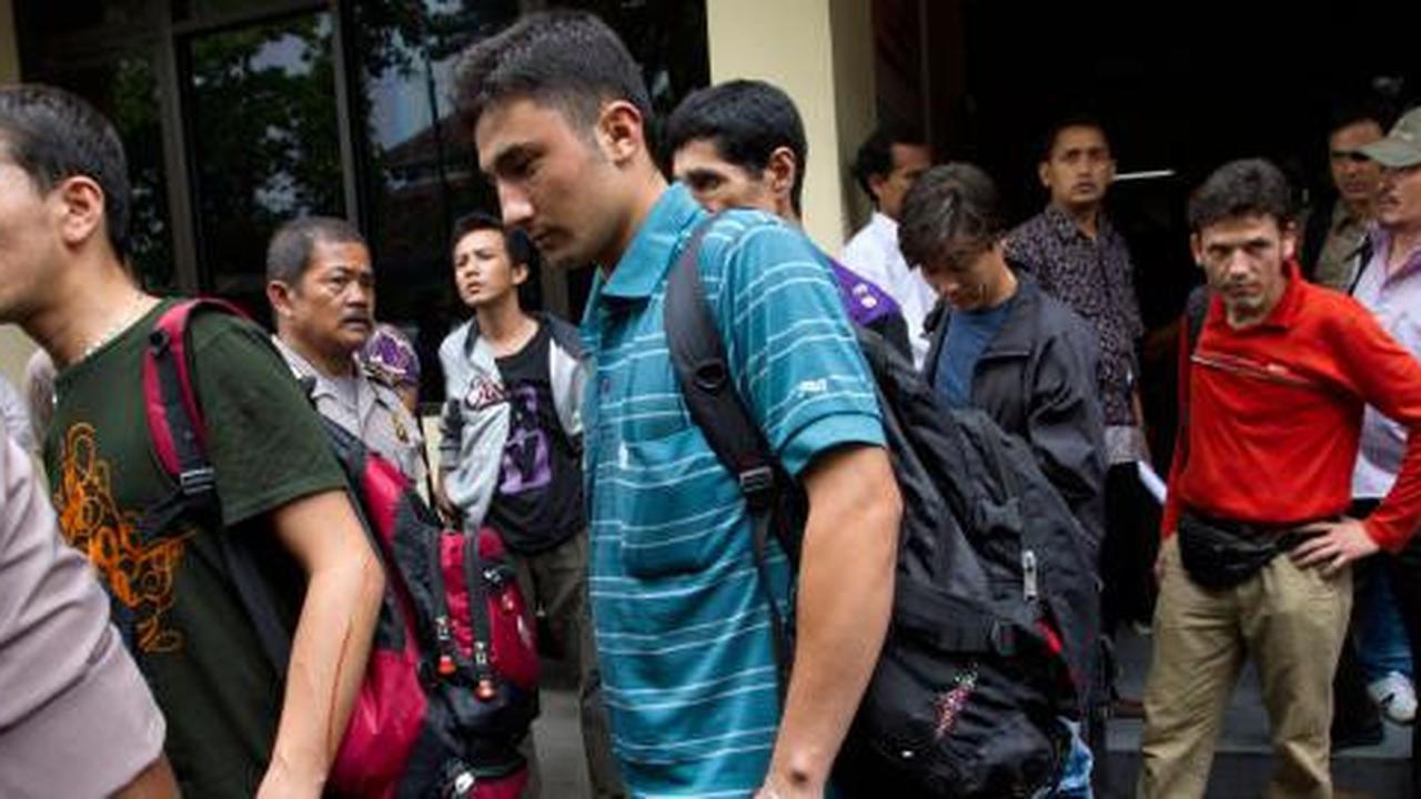 2 Imigran gelap asal Bangladesh ditangkap di Bandara Polonia
