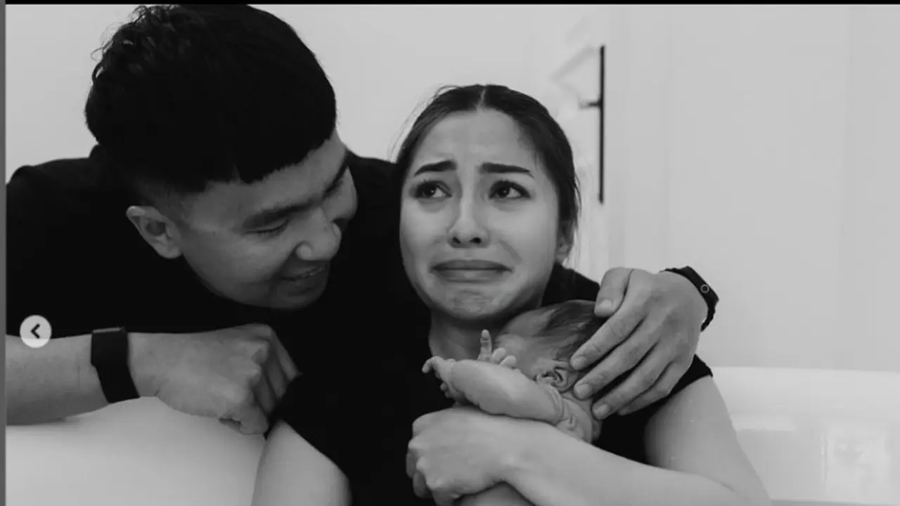 Tangis Haru Nikita Willy Melahirkan Anak Kedua Lewat Proses Waterbirth.  foto: (dok.Instagram @nikitawillyofficial94/https://www.instagram.com/p/DDquK1exKWS/Henry)