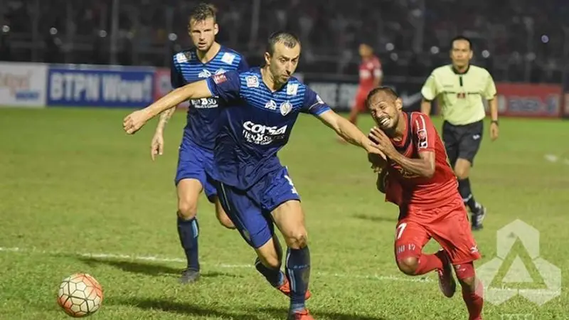 Semen Padang Vs Arema Cronus