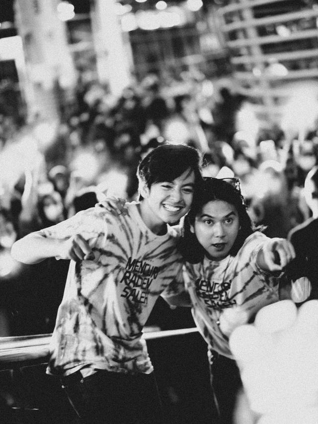 6 Potret Iqbaal Ramadhan dan Angga Yunanda di Gala Premiere Mencuri Raden Saleh