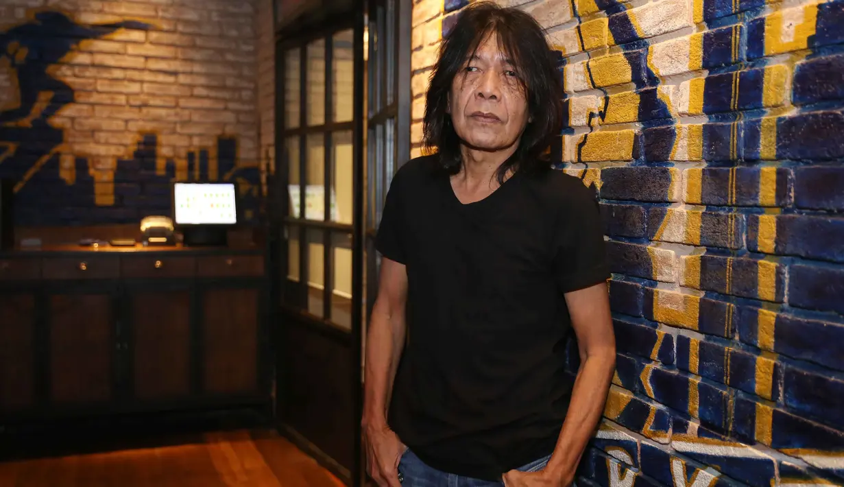 Musisi Ian Antono ikut antusias ikut menyaksikan munculnya generasi muda yang menyukai musik rock. Begitu juga saat dirinya menjadi salah satu juri dalam ajang pencarian bakat musik rock. (Nurwahyunan/Bintang.com)