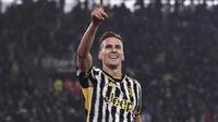 Arkadiusz Milik dari Juventus melakukan selebrasi setelah mencetak gol kedua timnya pada pertandingan Coppa Italia antara Juventus dan Frosinone di Allianz Staium, Turin, Jumat (12/1/2024). (Fabio Ferrari/LaPresse via AP)
