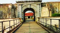 Fort Malborough merupakan benteng terbesar yang dibangun oleh kolonial Inggris di Asia Tenggara dan terletak di pusat kota Bengkulu.