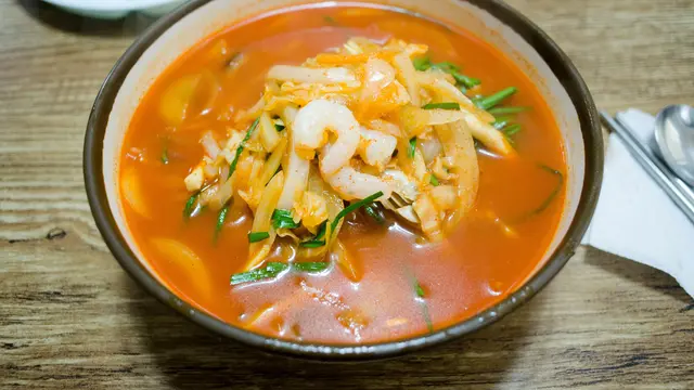 Jjambbong (pexels/makafood)