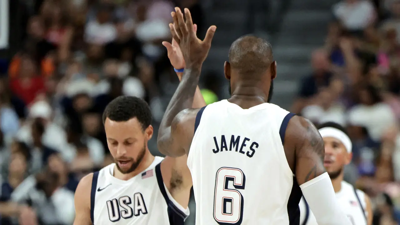 Stephen Curry dan LeBron James
