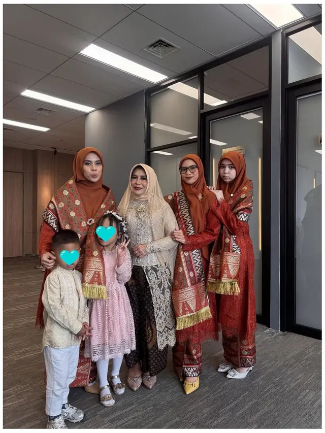 6 Potret Serasi Sienna Anak Marshanda dan Ibu Sambungnya di Nikahan Saudara