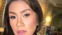 Angga Maliq &amp; D'Essentials Angkat Kaki dari Rumah Melanie Putria Usai Bercerai