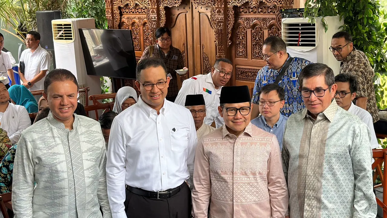 Calon presiden nomor urut satu Anies Baswedan menggelar halal bihalal di kediamannya, kawasan Lebak Bulus, Jakarta, Selasa (30/4/2024). Tampak sejumlah petinggi Tim Nasional Pemenangan Anies-Muhaimin (Timnas AMIN) hadir dalam acara tersebut.