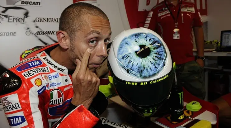 Helm Valentino Rossi dengan corak Occhio atau 'Sang Mata' pakai di Mugello pada 2011.(rossihelmets.com)