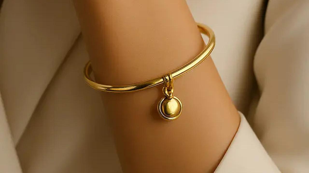 7 Inspirasi Model Gelang Oval Emas 2025 Biar Tangan Tampak Lebih Panjang