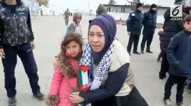 Melly Goeslaw mengungkapkan keinginannya untuk membawa salah satu anak korban perang di Palestina