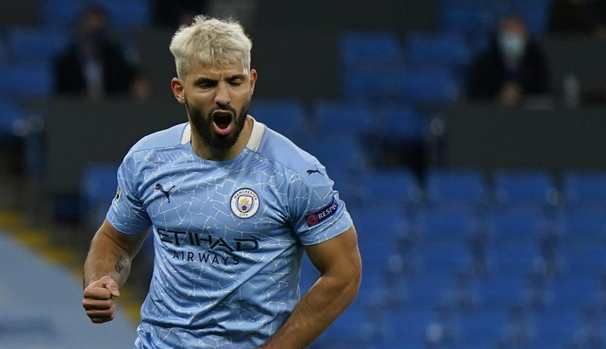 4. Sergio Aguero - Pemain Manchester City ini sempat mengalami cedera konyol pada 2012 lalu. Aguero mengalami kecelakaan saat menaiki motor mainan anaknya yang berusia tiga tahun dan saat mengobati luka dengan obat ternyata kulitnya alergi. (AFP/Tim Keeton/pool)