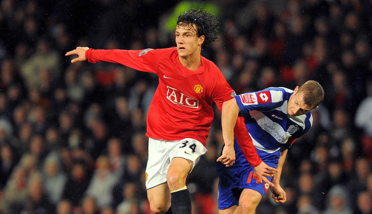 Rodrigo Possebon. Gelandang Italia berdarah brasil ini didatangkan dari tim kedua Internacional di Liga Brasil pada 2008. Hanya bermain dalam 8 laga di musim tersebut. Sempat dipinjamkan selama setengah musim ke Braga sebelum hengkang ke Santos pada 2010. (AFP/Andrew Yates)