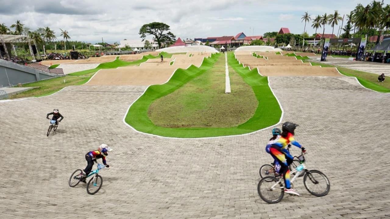 Sirkuit BMX Muncar Banyuwangi merupakan sirkuit supercross berstandar Olimpiade yang pertama di Asia Tenggara.