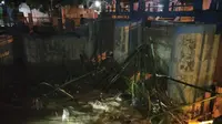 Pintu Bendungan Sungai Kidangan Blora Tersumbat Sampah, Jadi Tontonan Warga