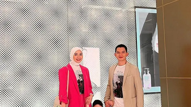 10 Ide OOTD Blazer Casual Hijab dari Dinda Hauw hingga Citra Kirana