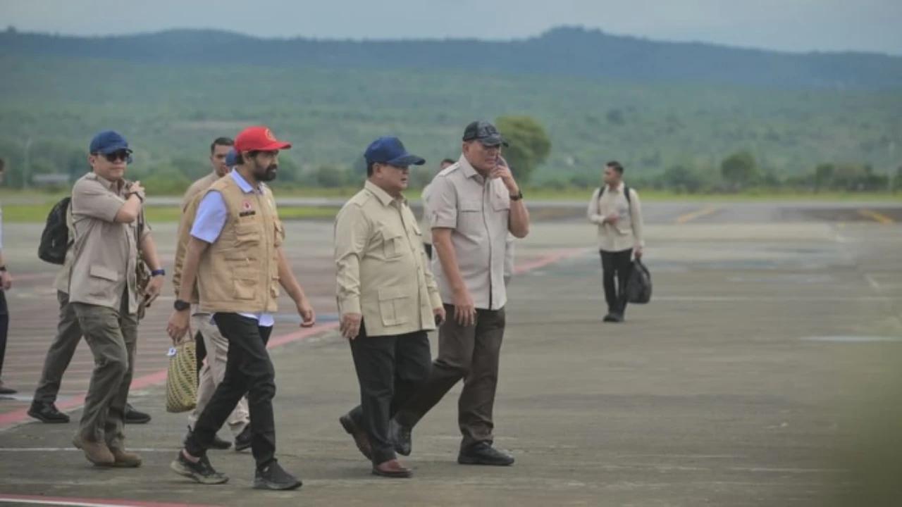 VIDEO: Gaya Duduk Menhan Sjafrie Fokus Dengar Cerita Gubernur Mualem, Bahas Banjir Aceh