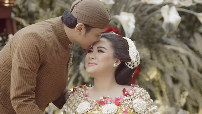 Vickhy Shu tujuh bulanan./Copyright instagram.com/aldiphoto