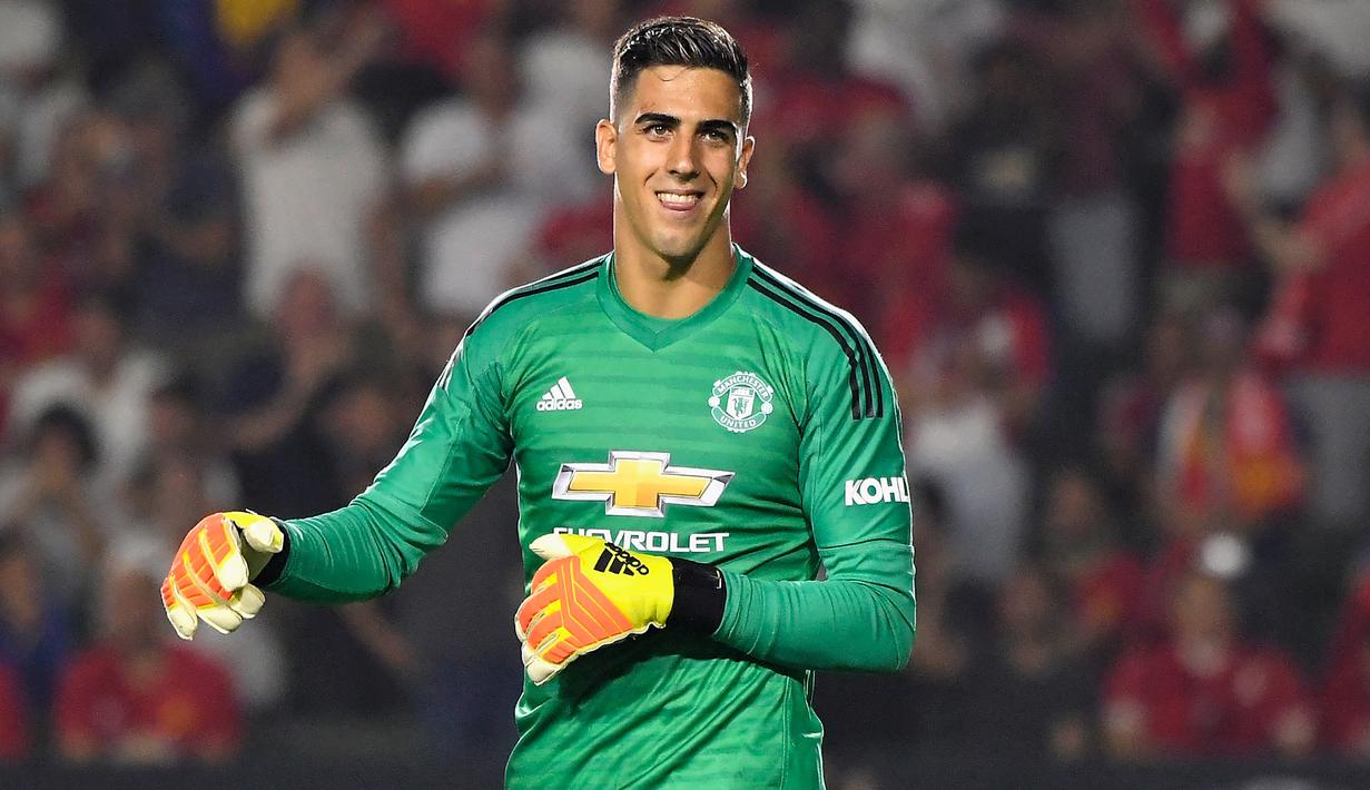 Joel Pereira. Kiper asal Swiss ini dipromosikan dari Akademi Manchester United pada 2015/2016. Ia hanya tampil 3 kali hingga musim 2020/2021. Ia lebih banyak dipinjamkan ke beberapa klub. Awal musim 2021/2022 ini ia hijrah ke Eredivisie memperkuat RKC Waalwijk. (AFP/Getty Images/John McCoy)
