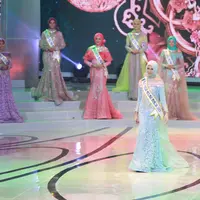 Para finalis enam besar Puteri Muslimah Indonesia 2017. (Adrian Putra/Bintang.com)
